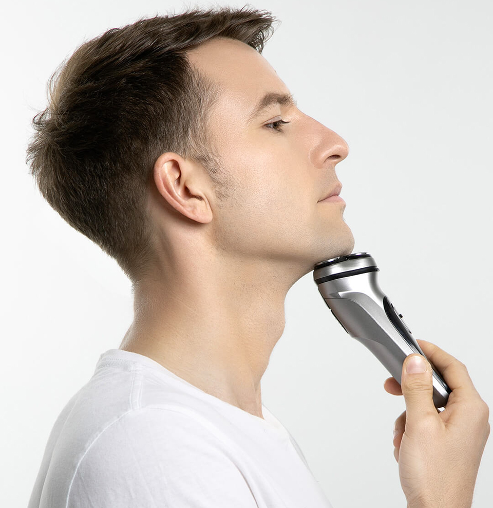 Електробритва Enchen BlackStone 3D хлопець голиться